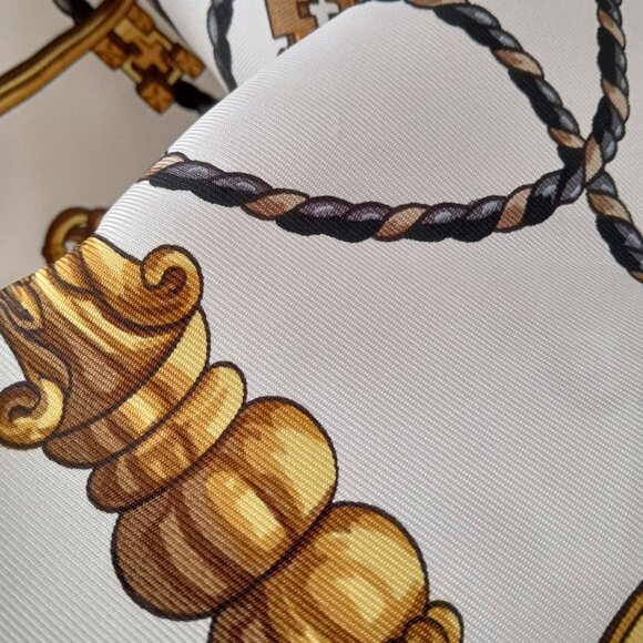 Authentic vintage Hermès 100% silk scarf - Les clés (90 cm) - Picture 6 of 7